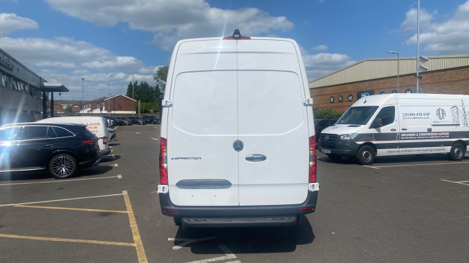 Mercedes-Benz Sprinter E414 L3 Electric Rwd 100kW 113kWh Pro Van Auto - Image 9